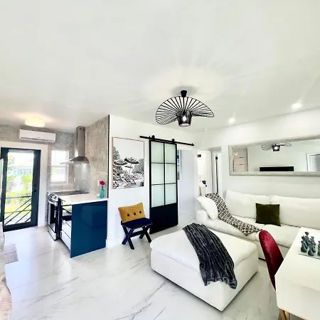 The Carrington: Multi-Unit Retreat with Villa